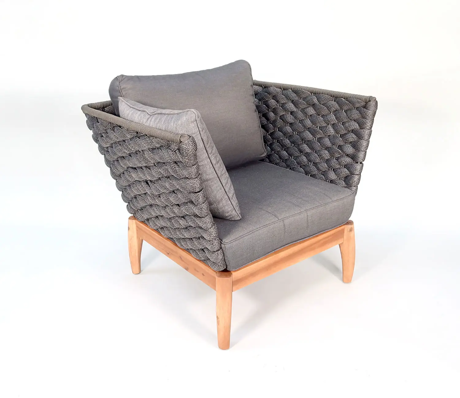 Lounge-Sessel Heidenau aus Akazienholz und XL-Rope-Geflecht aus Polyester in den Farben Braun und Grau und mit bequemen Rückenkissen und Sitzpolster