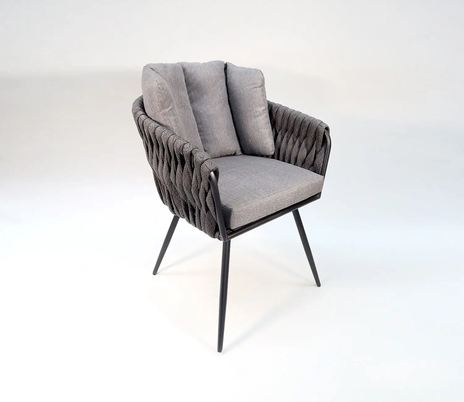 2er Set Sessel Cotta aus Stahl und Rope-Geflecht aus Polyester in den Farben Grau und Schwarz und mit bequemen Rückenkissen