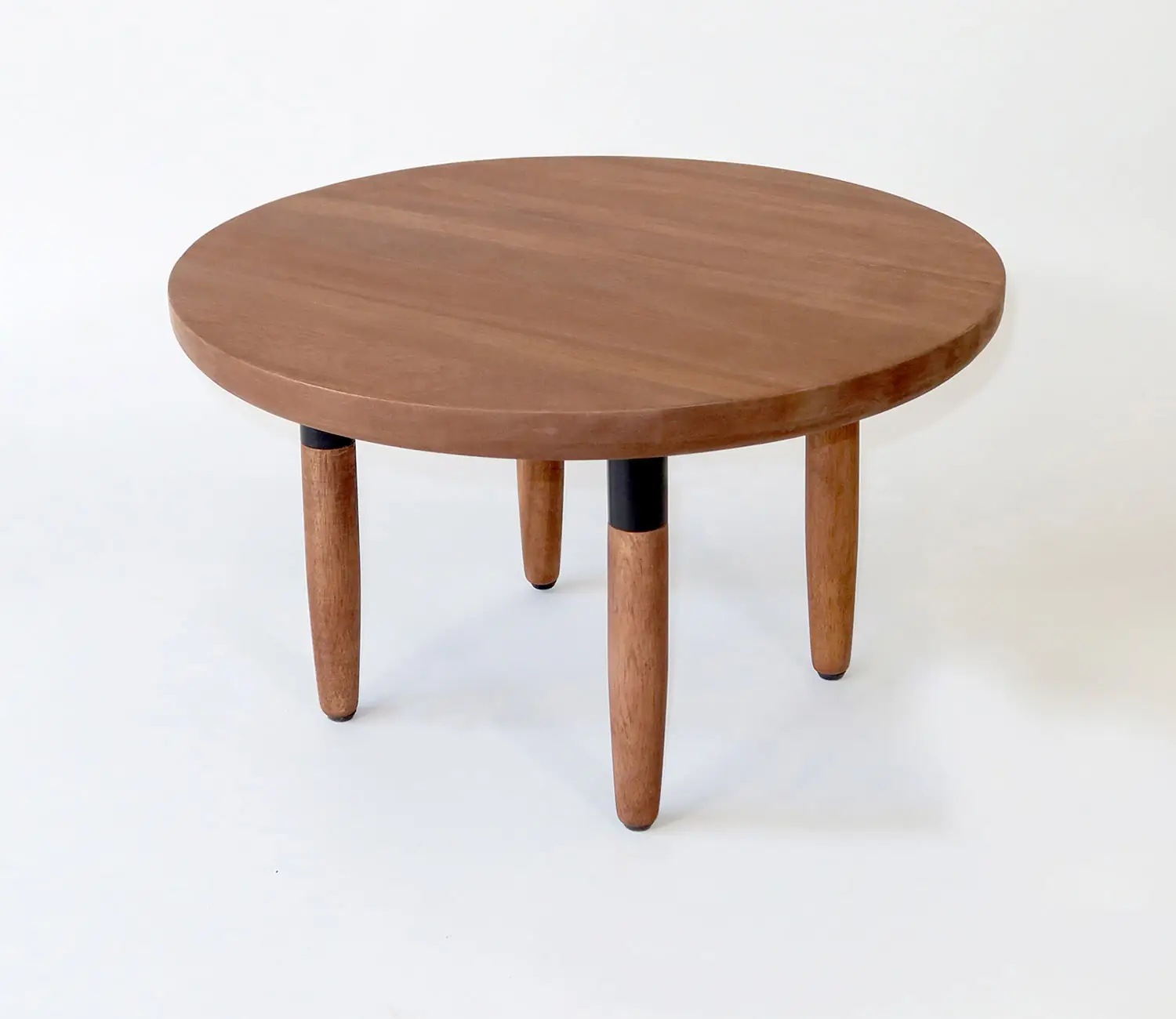 kleiner runder Beistelltisch der Möbel-Serie Wachwitz aus Edelstahl und Akazienholz in der Farbe Schwarz/Braun