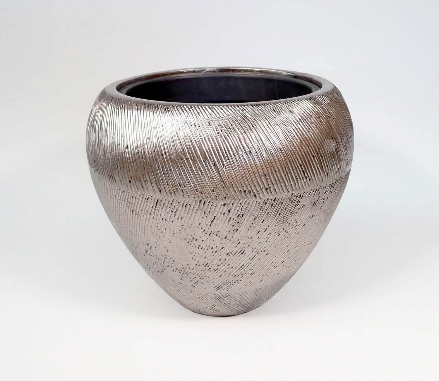 heller Vase HLO-024A/13DB - edle handlackierte bauchige Vase in der Farbe Silber aus Polyuresin mit einer Höhe von 52 Zentimetern und Durchmesser 56 Zentimetern.