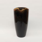 heller Vase PMT-153A/1 - edle handlackierte Vase in der Farbe Schwarz/Gold aus Polyuresin mit einer Höhe von 90 oder 105 Zentimetern und Durchmesser 46 Zentimetern.