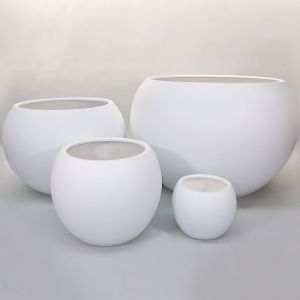 heller Vasen-Set H010-005-S3 Vasen-Set mit 4 Pflanzgefäßen aus Fiberstone in der Farbe Weiß von 26 bis 72 Zentimeter Höhe und Durchmesser von 25 bis 100 Zentimeter.