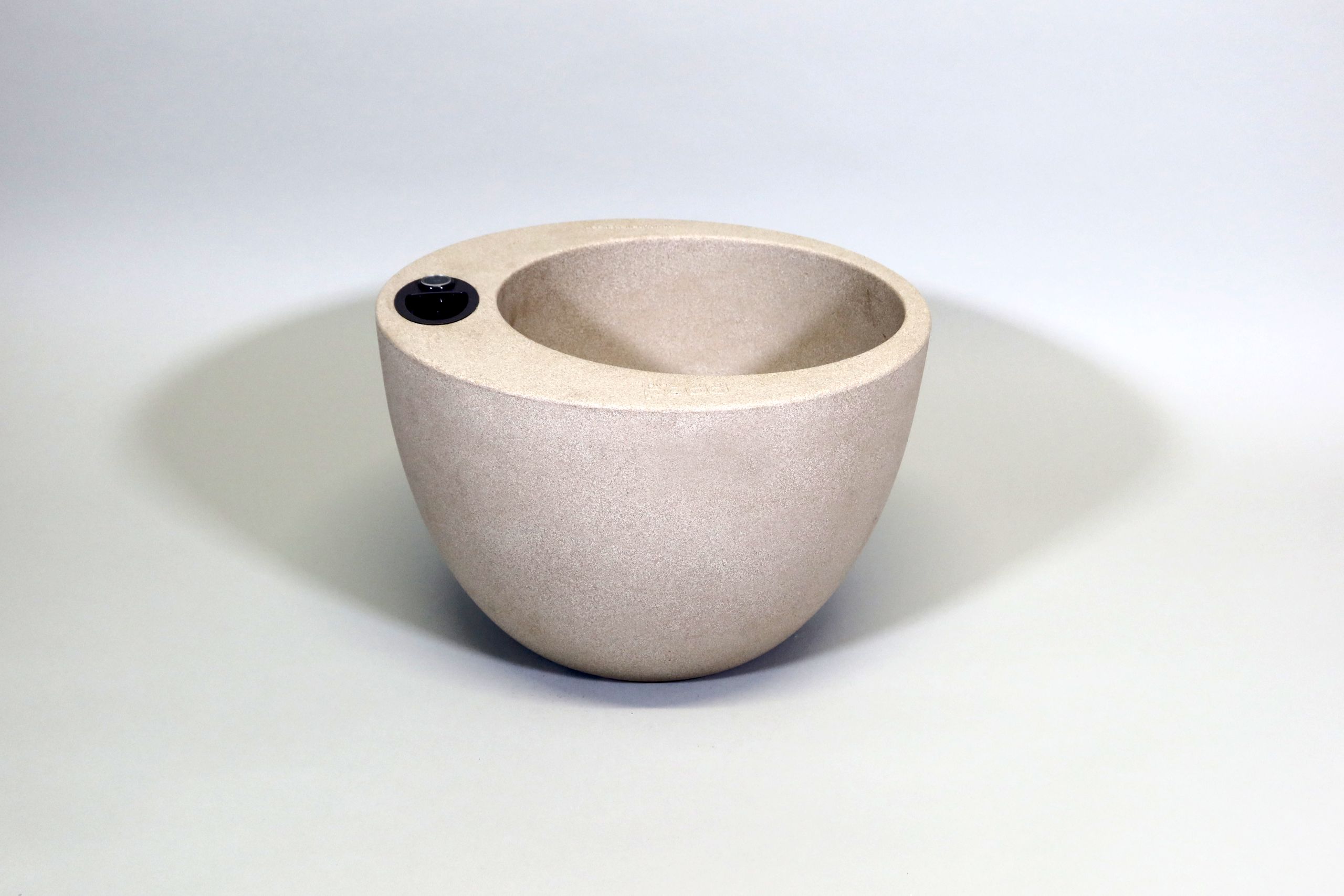 Selbstbewässerndes Pflanzgefäß „podd PROMNITZ“ in der Farbe Camel