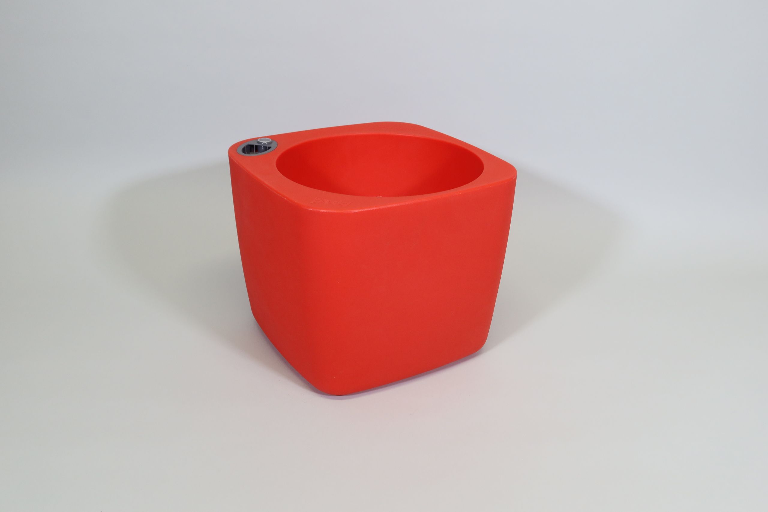 Selbstbewässerndes Pflanzgefäß „podd LOCKWITZ“ in der Farbe Rot