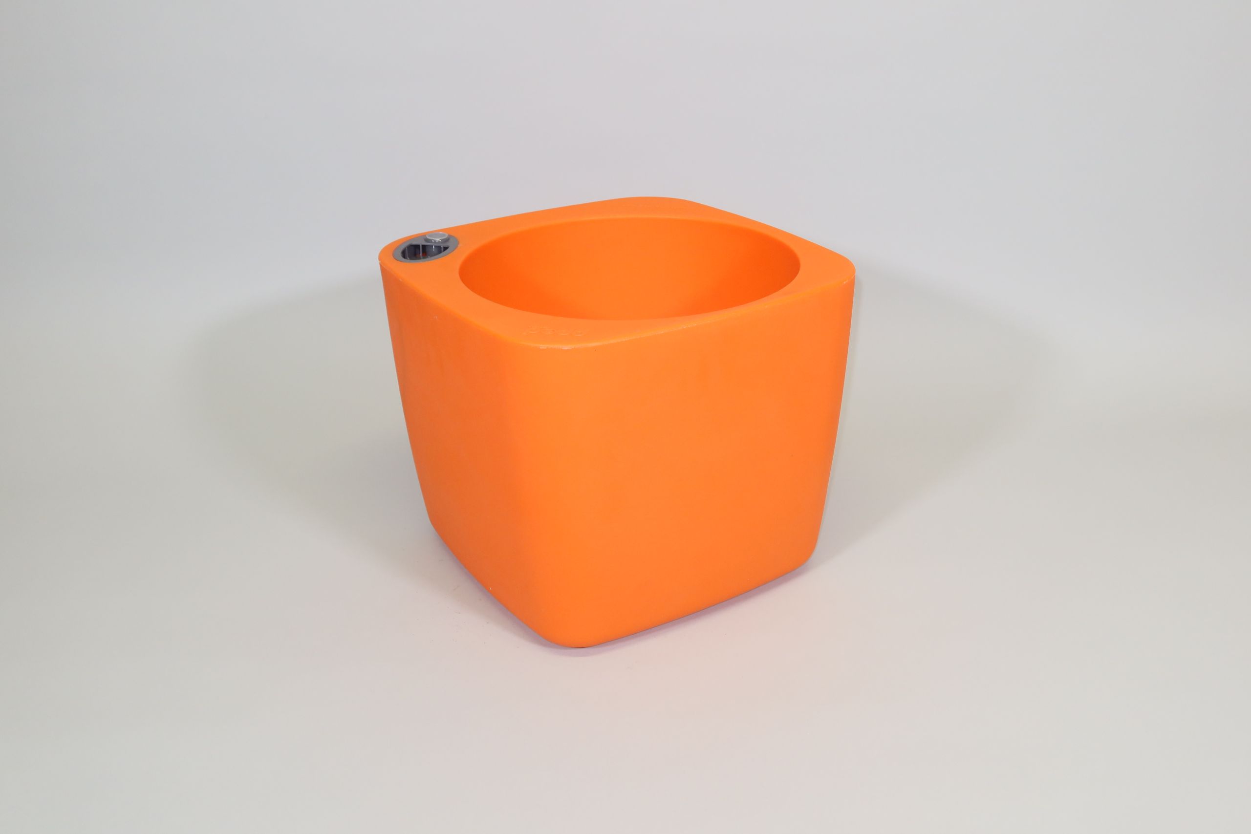 Selbstbewässerndes Pflanzgefäß „podd LOCKWITZ“ in der Farbe Orange